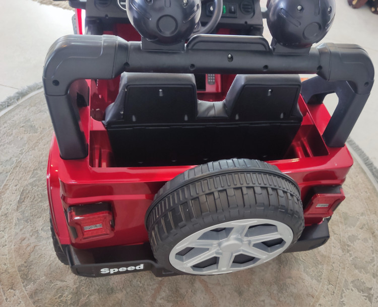 ماشین شارژی جیپ مدل AX2071 چهار موتورقدرتمند ( دست دوم درحد )