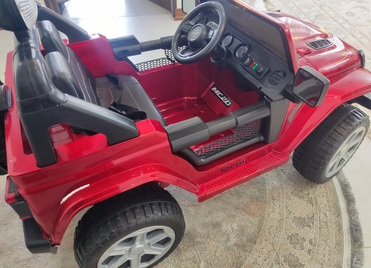 ماشین شارژی جیپ مدل AX2071 چهار موتورقدرتمند ( دست دوم درحد )